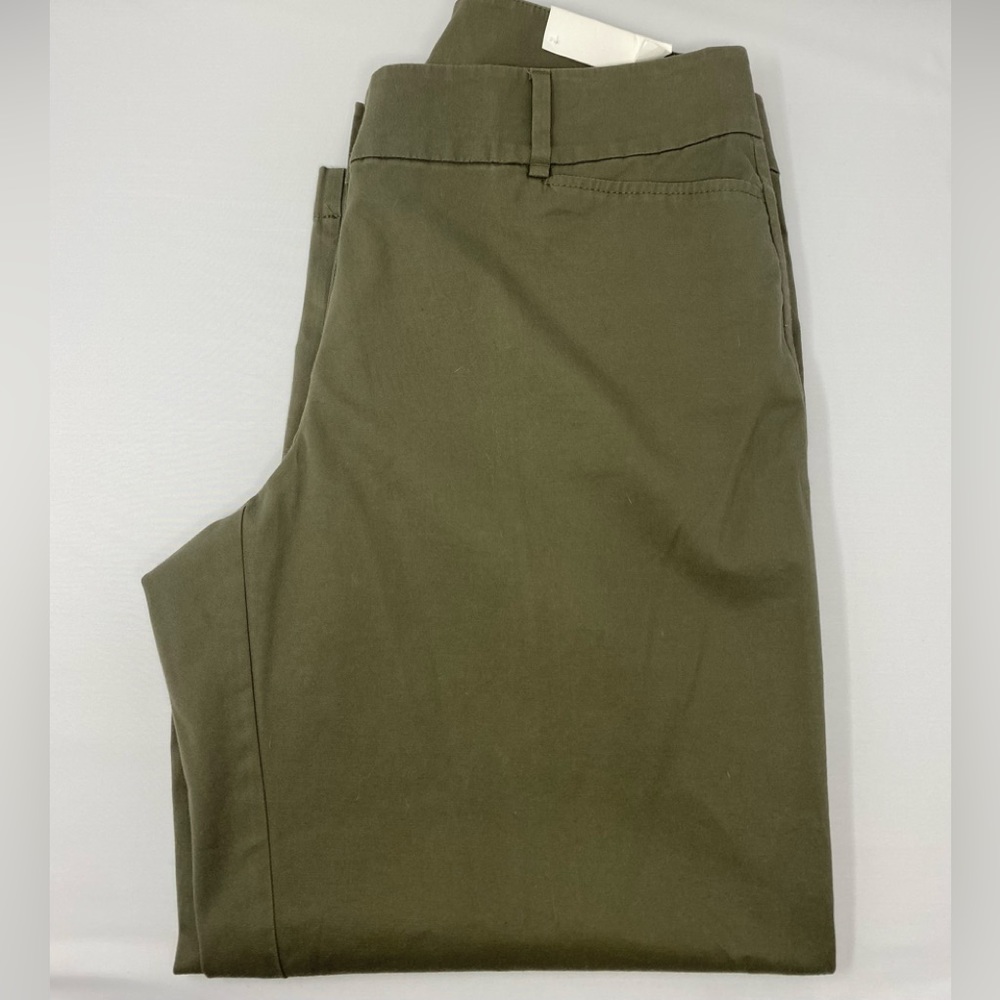 Ann Taylor Loft curvy cropped size 10 capri pants in in Olive Green. NWT